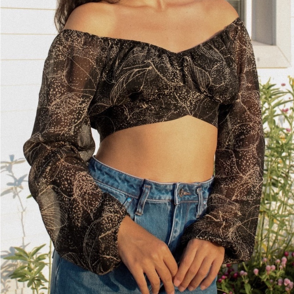 Elegant Black Off-Shoulder Black & Gold Shimmering Women's Top Small